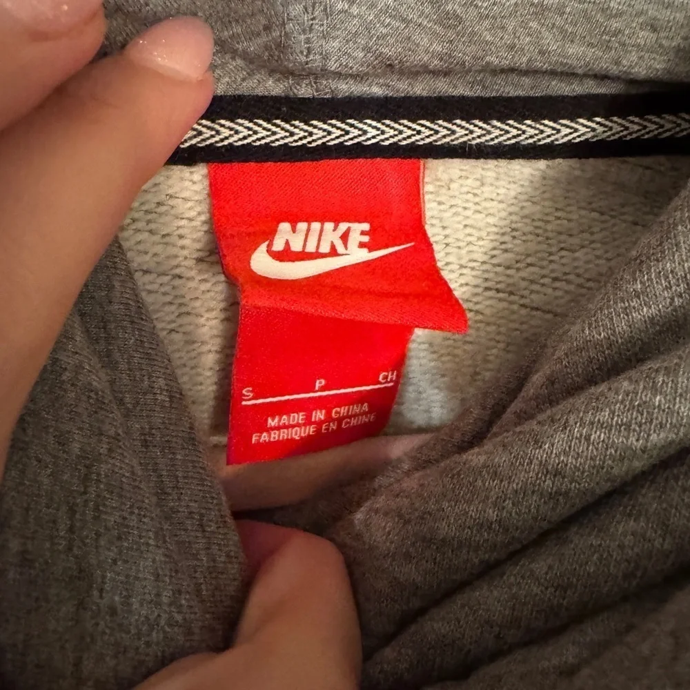 Nike cowl neck sweatshirt size S. Athleisure athletic sporty activewear winter - Picture 4 of 4